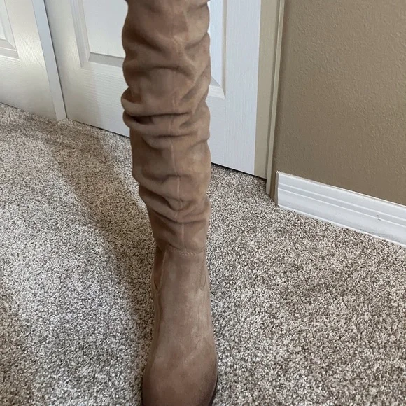 Boots - Tan Suede Splendid boots. Size 7 1/2. Like New. True to size. - Picture 14 of 16